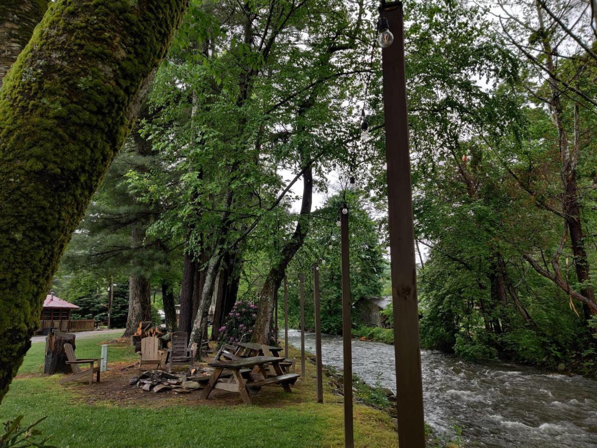 Smoky Falls Lodge Maggie Valley Exterior photo