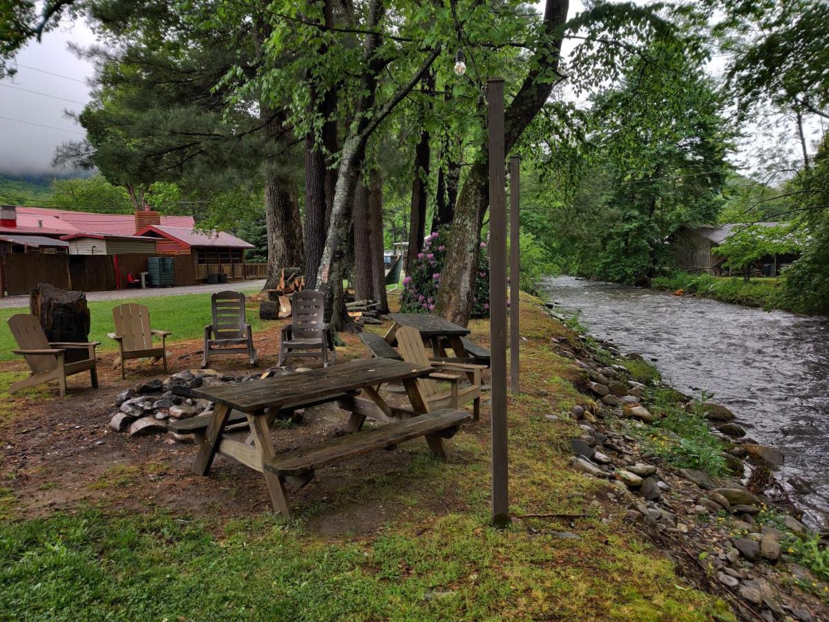 Smoky Falls Lodge Maggie Valley Exterior photo