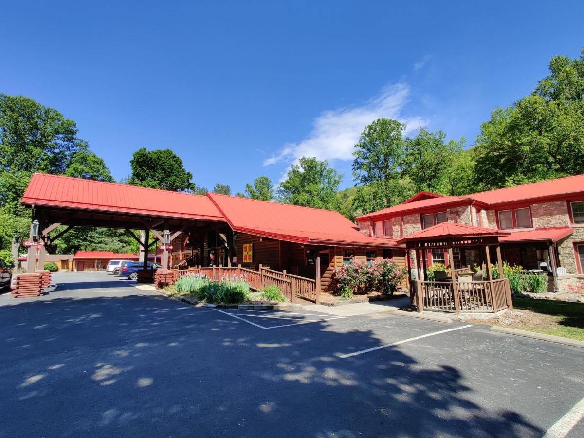 Smoky Falls Lodge Maggie Valley Exterior photo