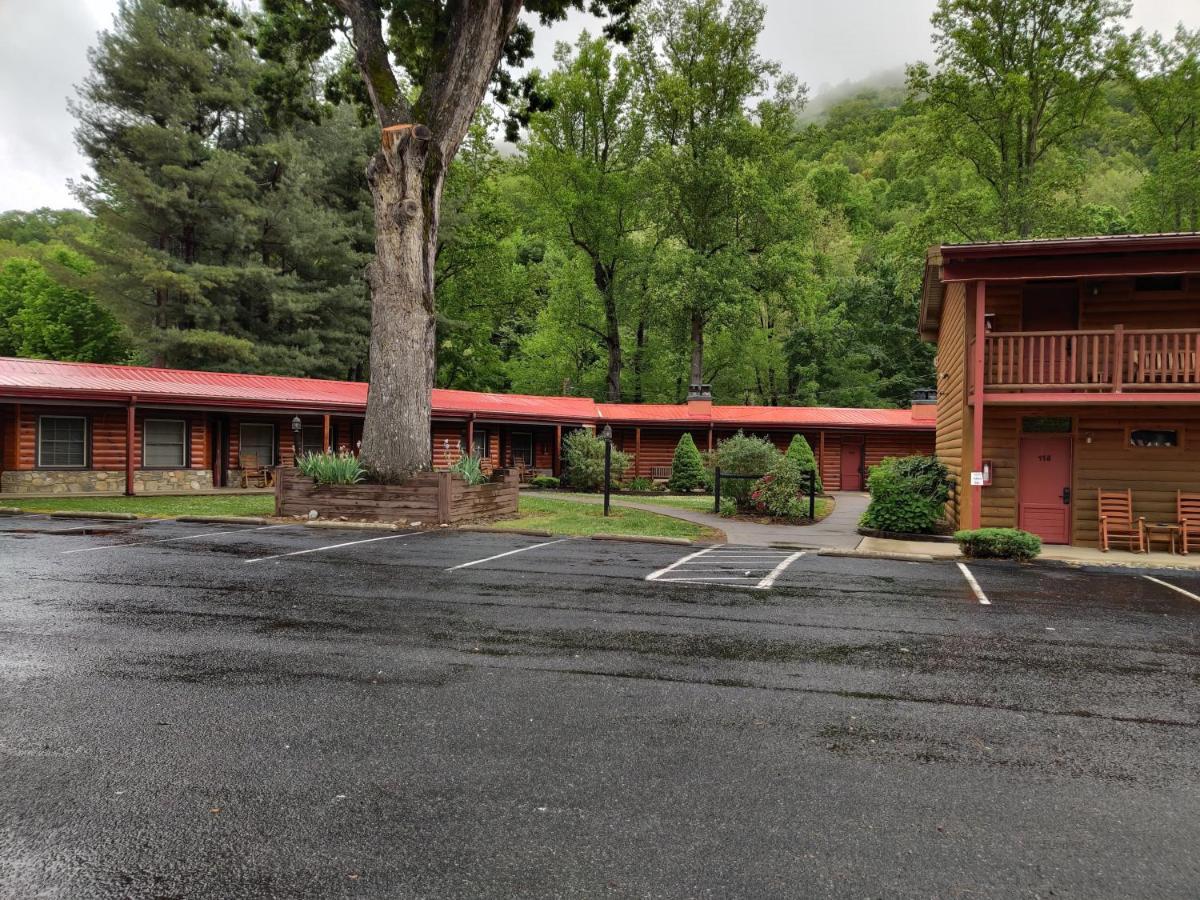 Smoky Falls Lodge Maggie Valley Exterior photo